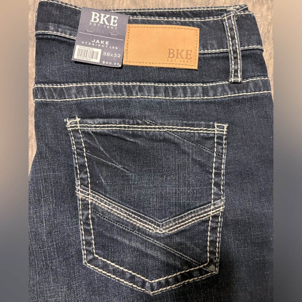 BRAND NEW WITH TAGS Buckle BKE Jake straight leg jeans. Size 38x32